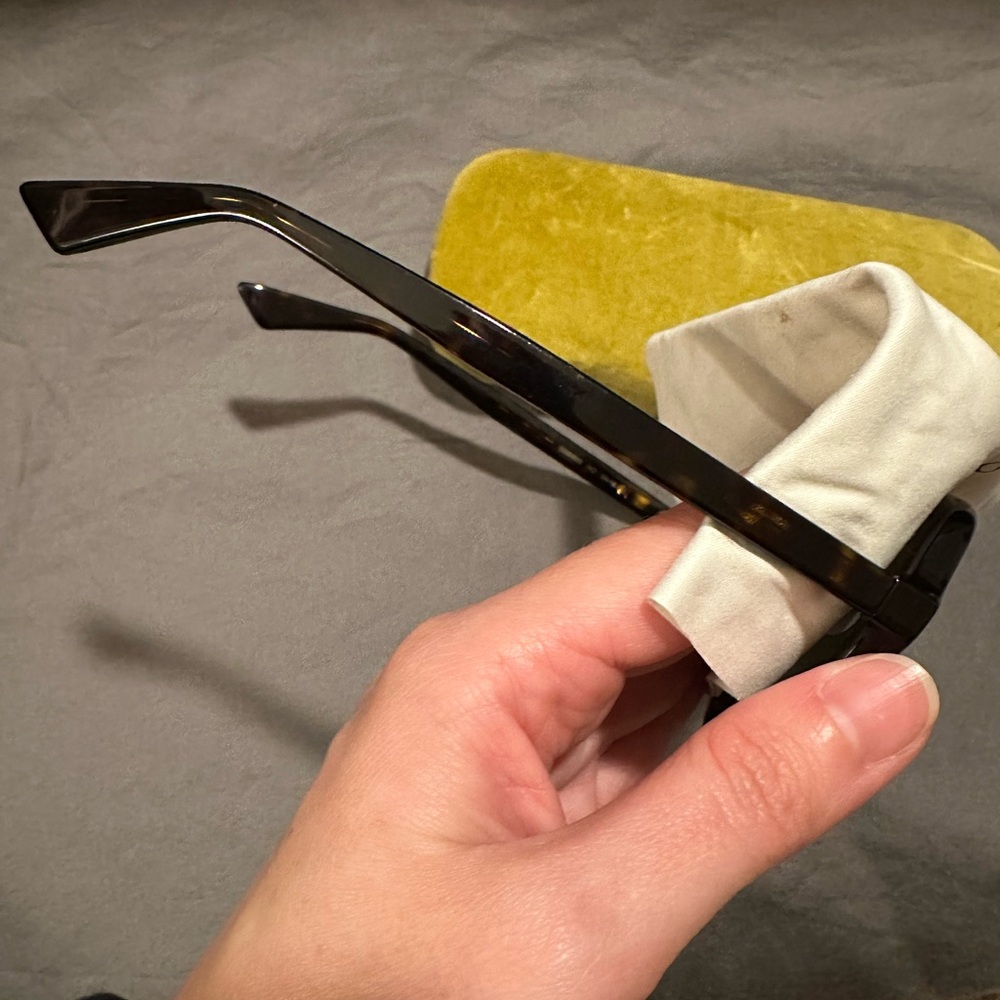 Gucci Sunglasses - Picture 7 of 9